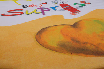 Nahaufnahme des mehrfarbigen Herzmotiv auf dem Baby♡Suprise® Dream Amora Sunshine Schlafsack