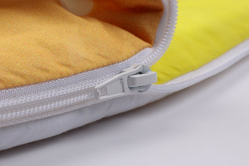 Reißverschluss und gelbes Innenfutter des Baby♡Suprise® Dream Amora Sunshine Schlafsacks