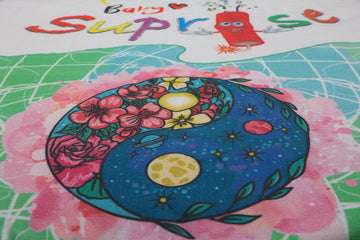 Nahaufnahme des Weltraum- und Planetenmotiv auf dem Baby♡Suprise® Dream Eiora Hiworld Schlafsack