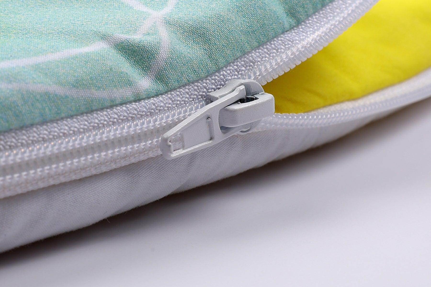 Reißverschluss und gelbes Innenfutter des Baby♡Suprise® Dream Eiora Hiworld Schlafsacks