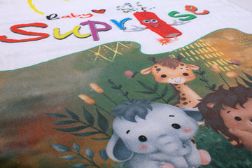 Detailansicht des Dschungelmotiv mit Elefant, Giraffe und Löwe auf dem Baby♡Suprise® Dream Eiora Jungle Schlafsack