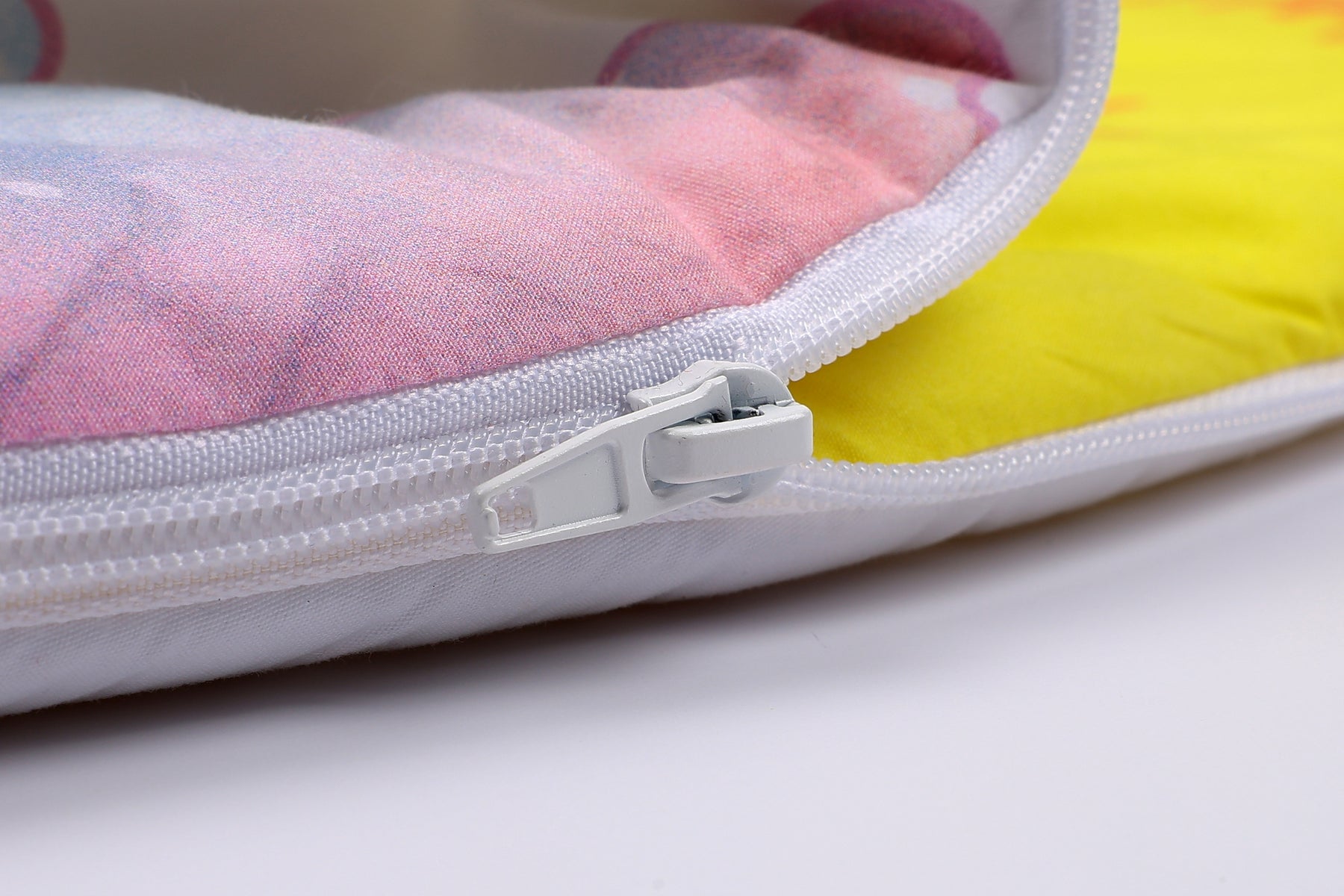 Reißverschluss und gelbes Innenfutter des Baby♡Suprise® Dream Eiora Pingu Schlafsacks
