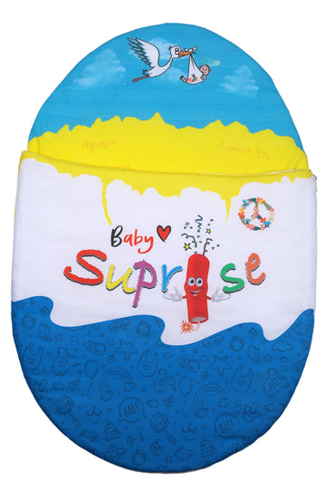 Vorderansicht des Baby♡Suprise® Dream Wonder Blue Schlafsacks mit feinen Baby-Symbolen