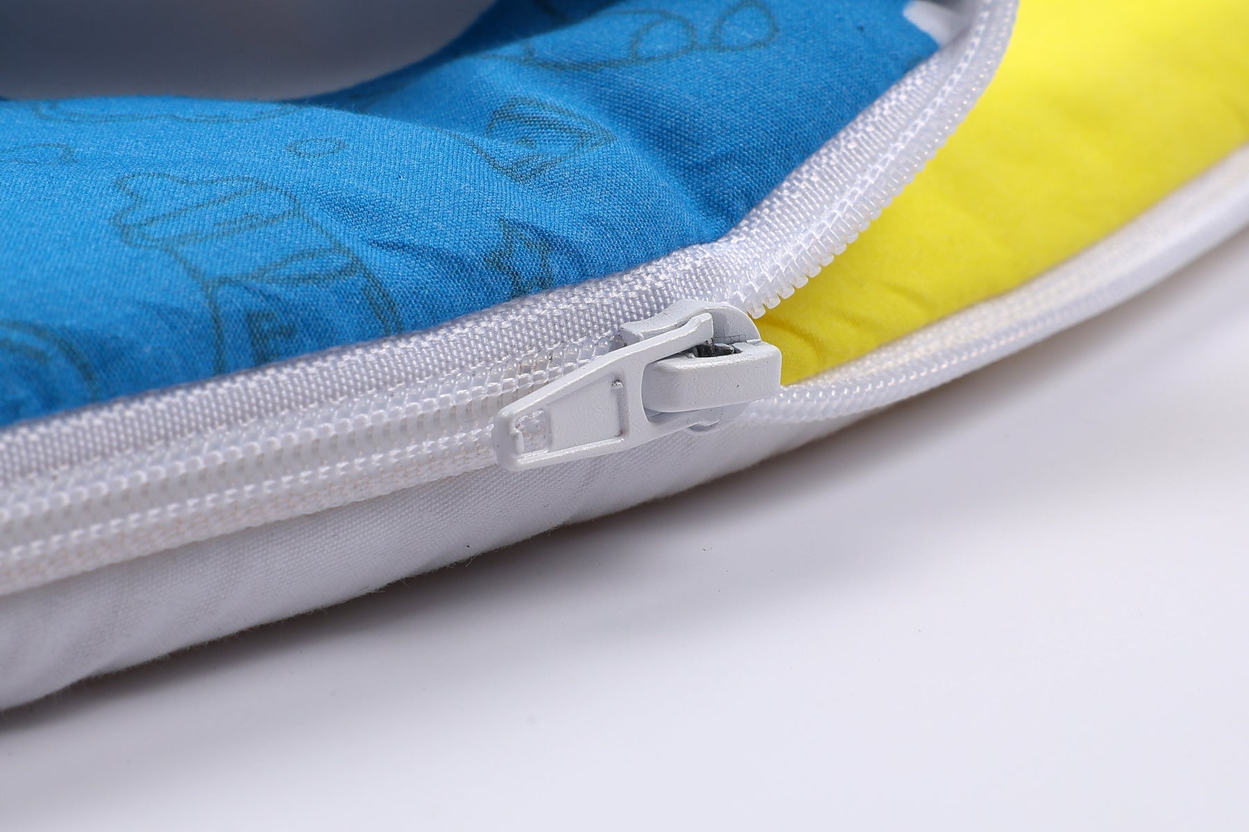 Reißverschluss und gelbes Innenfutter des Baby♡Suprise® Dream Wonder Blue Schlafsacks