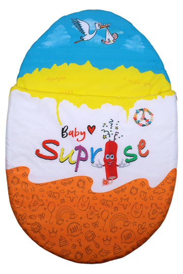 Vorderansicht des Baby♡Suprise® Dream Wonder Orange Schlafsacks mit feinen Baby-Symbolen