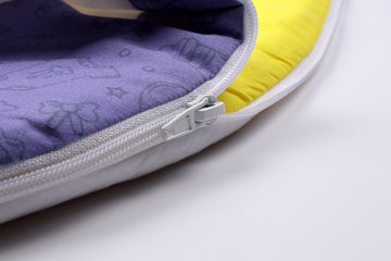 Reißverschluss und gelbes Innenfutter des Baby♡Suprise® Dream Wonder Purple Schlafsacks